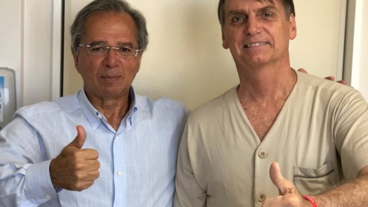 Paulo Guedes visita Jair Bolsonaro no hospital