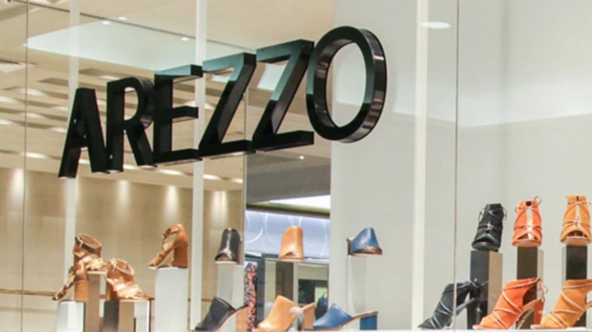 Fachada de loja da Arezzo (ARZZ3). Empresa vai pagar dividendos na forma de JCP