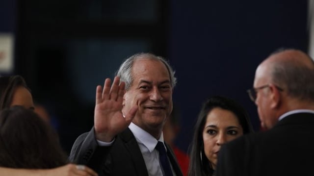 Ciro Gomes chega ao debate presidencial no SBT
