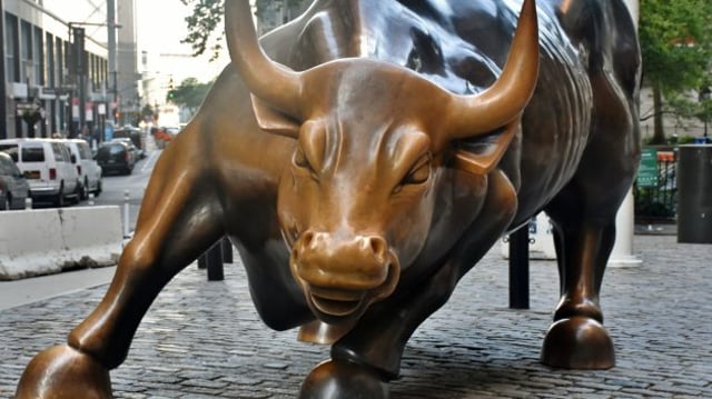 Estátua do touro de Wall Street representando a alta das bolsas de hoje