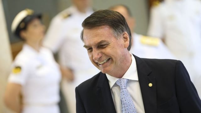 O Presidente eleito Jair Bolsonaro, fala com a imprensa após reunião com os futuros comandantes das Forças Armadas, no Comando da Marinha, em Brasília.