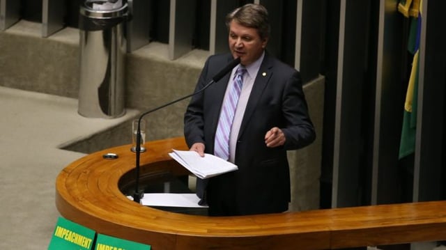 Deputado Jaime Martins durante sessão de discussão do processo de impeachment de Dilma, no plenário da Câmara