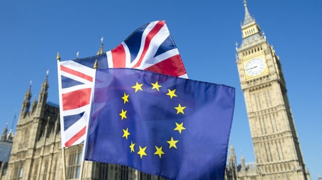 Bandeiras do Reino Unido e da União Europeia