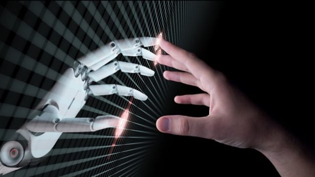 A mão de um robô toca a mão de um ser humano