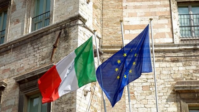 Bandeira da Itália e da União Europeia
