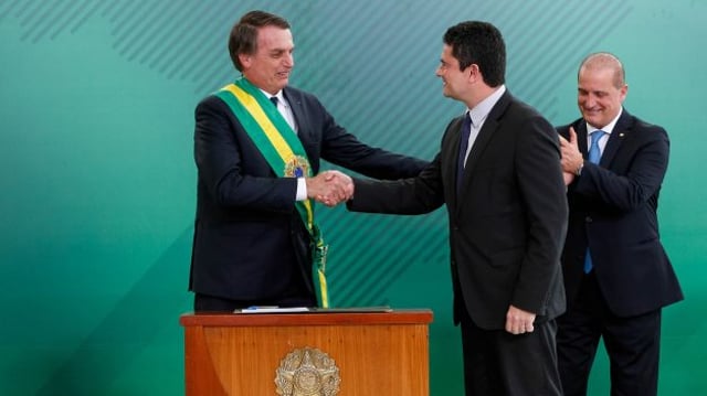 O presidente Jair Bolsonaro ao lado do ministro da Justiça Sergio Moro
