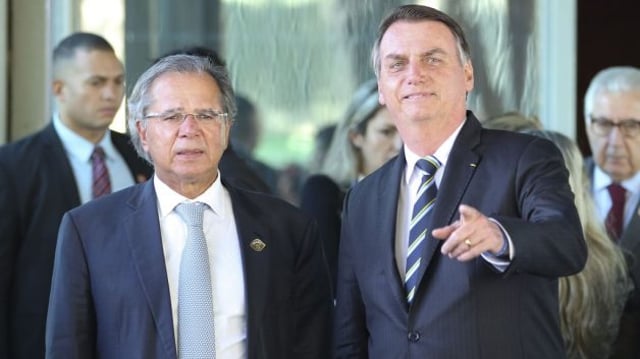Bolsonaro e Paulo Guedes; imposto
