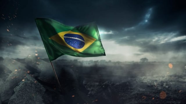 Bandeira do Brasil em meio a tempestade