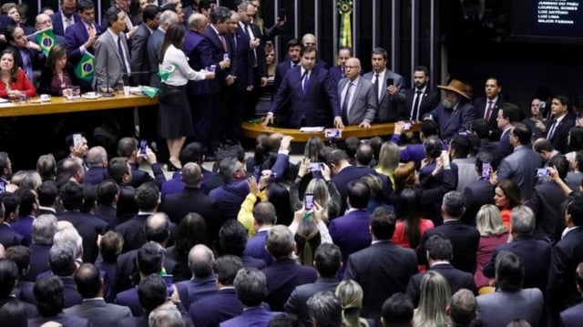 Rodrigo Maia discursa no plenário da Câmara