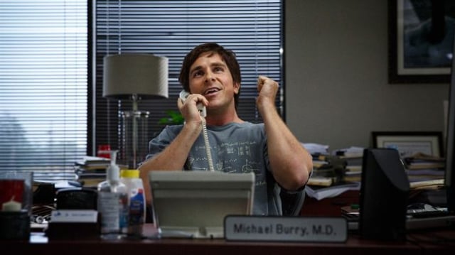 Michael Burry, personagem de Christian Bale em A Grande Aposta