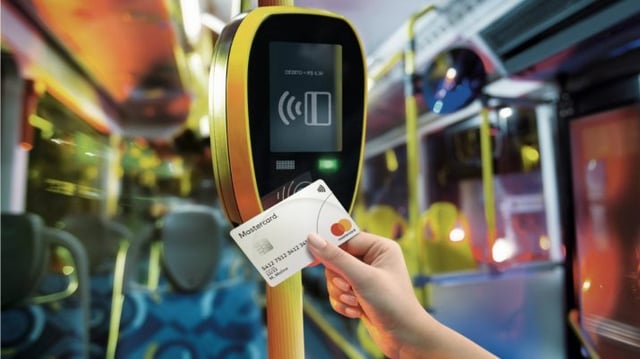 Tecnologia de pagamento por aproximação (contactless) da MasterCard no transporte público de São Paulo