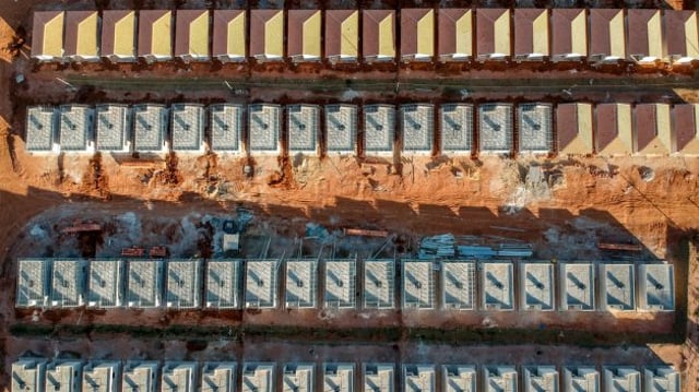 Vista aérea de imóveis do Minha Casa Minha Vida em processo de construção. São Paulo.
