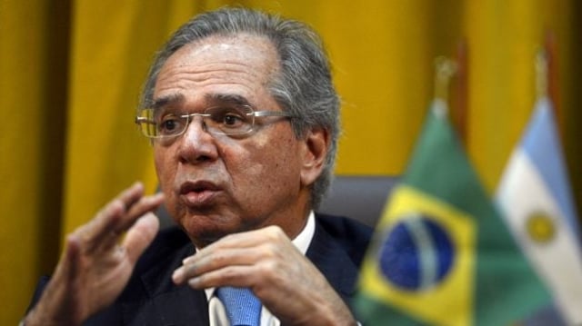 O ministro da Economia do Brasil, Paulo Guedes, concede entrevista coletiva.