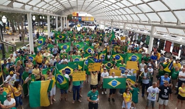 Manifestação pró-governo no Paranáem