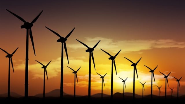 Turbinas de energia eólica no por do sol | Omega MEGA3