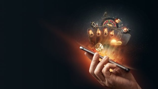 Creative,Background,,Online,Casino,,In,A,Man’s,Hand,A,Smartphone