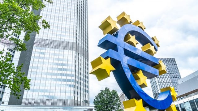 Frankfurt,Am,Main,,Germany,-,June,28,,2020:,The,Euro-skulptur