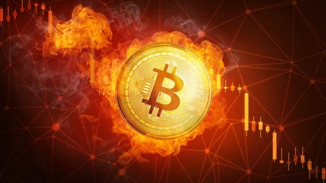 Bitcoin (BTC) em chamas, criptomoedasem queda