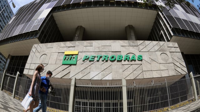 Fachada de prédio da Petrobras (PETR3 e PETR4) | Dividendos