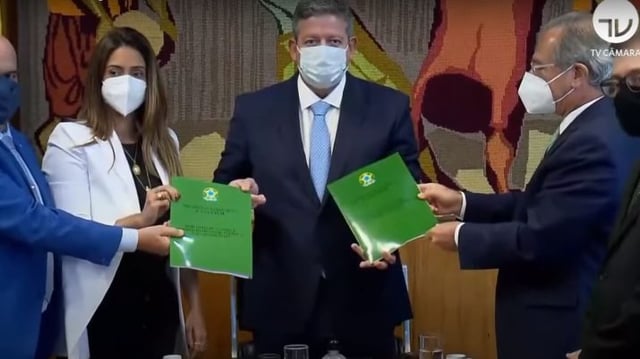 Ministro Paulo Guedes entrega proposta de reforma do IR ao presidente da Câmara, Arthur Lira