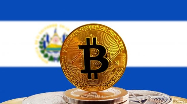 Bitcoin,Btc,On,Stack,Of,Cryptocurrencies,With,El,Salvador,Flag