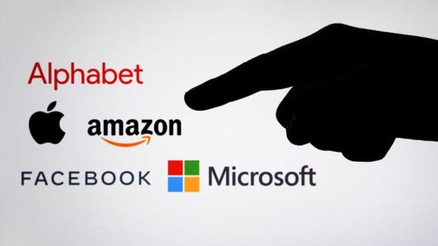 Logos das big techs americanas Alphabet (Google), Apple, Amazon, Facebook e Microsoft