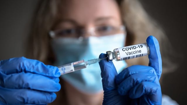 Covid-19,Vaccine,In,Researcher,Hands,,Female,Doctor,Holds,Syringe,And