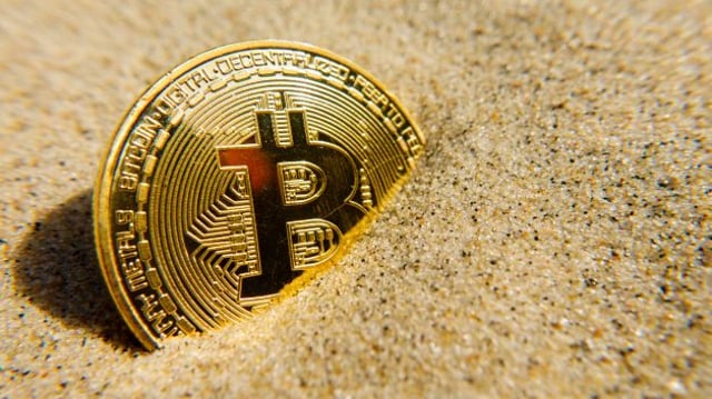 Bitcoin na na poeira
