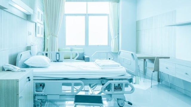 Hospital,Room,With,Beds,And,Comfortable,Medical,Equipped,In,A