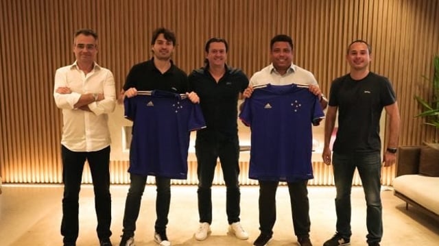 Ronaldo com executivos da XP, assessores da operação