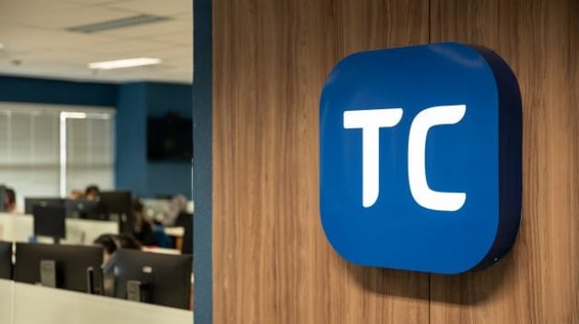 Escritório do Traders Club (TC) com o logo da empresa