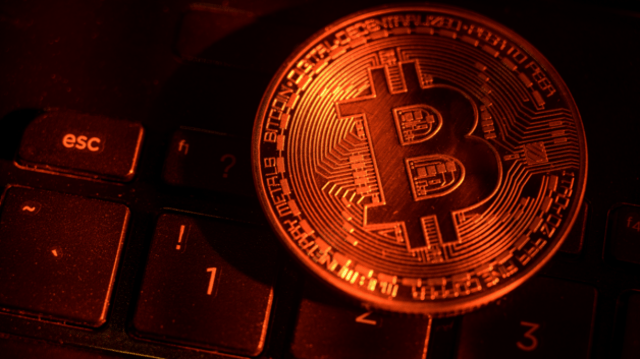 bitcoin (BTC) acende a luz vermelha do mercado de criptomoedas