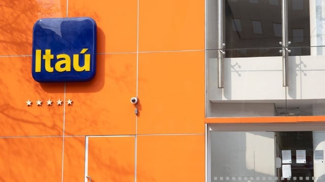 Agência do Itaú (ITUB4); o banco acertou a compra de 35% da corretora Avenue