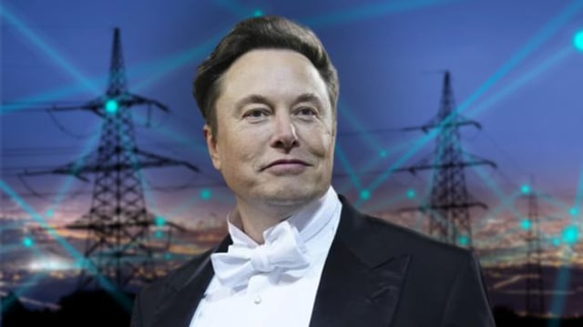 Elon Musk em frente a usina elétrica