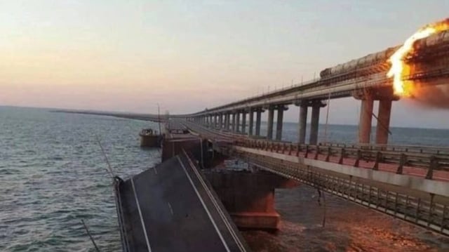 Ponte de Kerch, ligação entre a Rússia e a Crimeia, é destruída após ataque, num novo desdobramento da guerra da Ucrânia; Vladimir Putin ainda não se pronunciou oficialmente