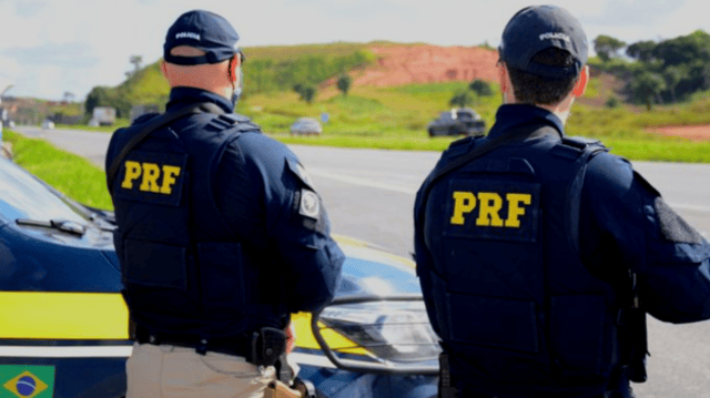 Polícia Rodoviária Federal (PRF) começa a desfazer interdições e bloqueios bolsonaristas