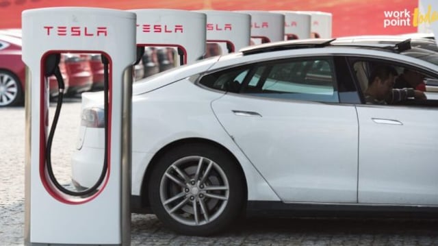 Veículos e pontos de carregamento elétrico da Tesla