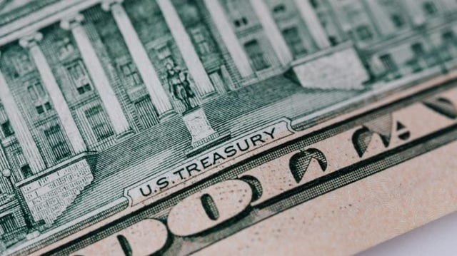 Detalhe de nota de dólar mostrando a inscrição US Treasury - Tesouro dos Estados Unidos