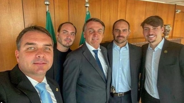 Jair Bolsonaro e filhos Flavio, Carlos, Eduardo e Renan