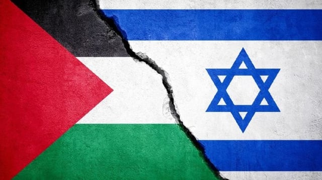 Bandeiras de Palestina e Israel simbolizando conflito