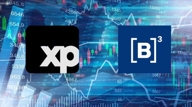 Montagem com o fundo azul de um telão da bolsa de valores, com o logo da XP em preto e branco e o da B3 em azul e branco
