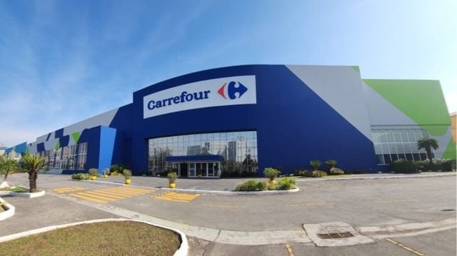 Fachada de loja hipermercado Carrefour (CRFB3).