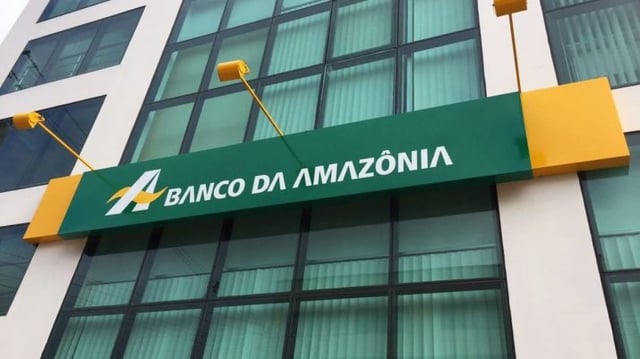 Fachada de um prédio do Banco da Amazônia