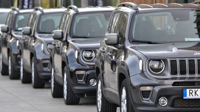 SÓ USO EDITORIAL jeep renegade stellantis montadora de carros carro