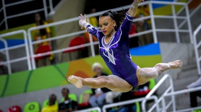 Rebeca Andrade, ginasta artística brasileira, na final do individual feminino em 2016.