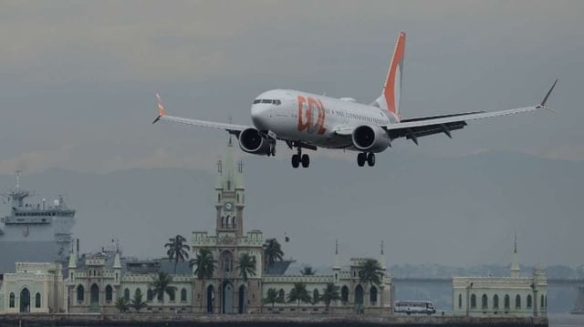 Foto de aeronave da GOL (GOLL4) adesivada com o logo atual da empresa