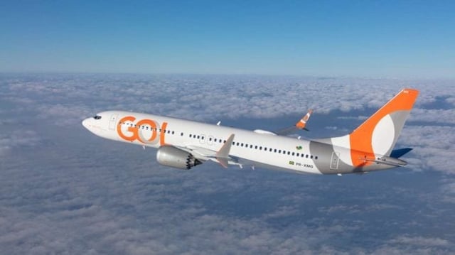 Foto de aeronave da GOL (GOLL4) adesivada com o logo atual da empresa