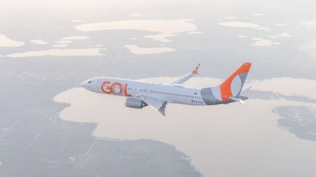 Foto de aeronave da GOL (GOLL4) adesivada com o logo atual da empresa