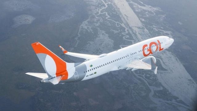 Foto de aeronave da GOL (GOLL4) adesivada com o logo atual da empresa