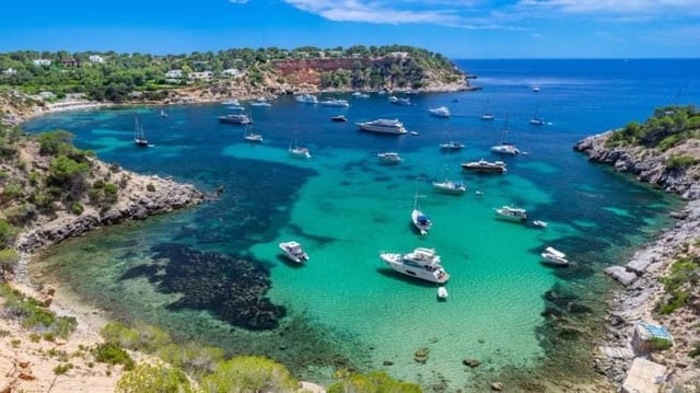 ilha ibiza turismo litoral espanha